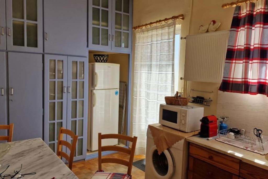 Classic Apartment In Каламата Екстер'єр фото