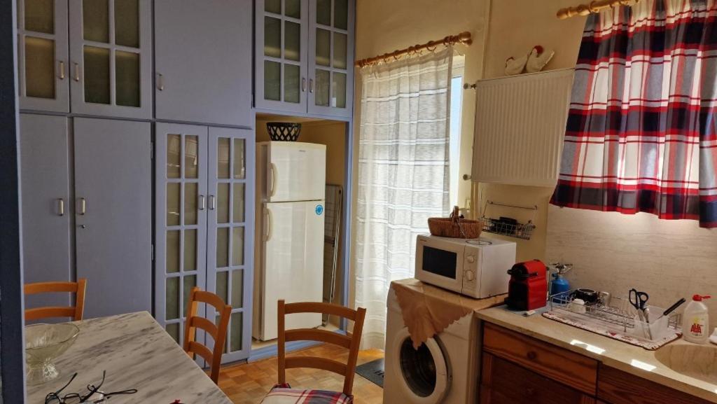 Classic Apartment In Каламата Екстер'єр фото